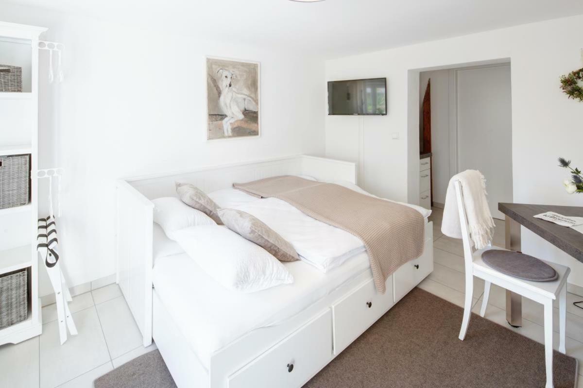 Tiny Ferienwohnung Am Stadtpark 施韦比施哈尔 外观 照片